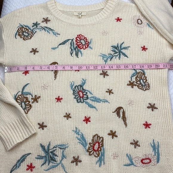Easel Los Angeles Women's Size Small Floral Embroidered Oversized Cream Sweater - Picture 5 of 17